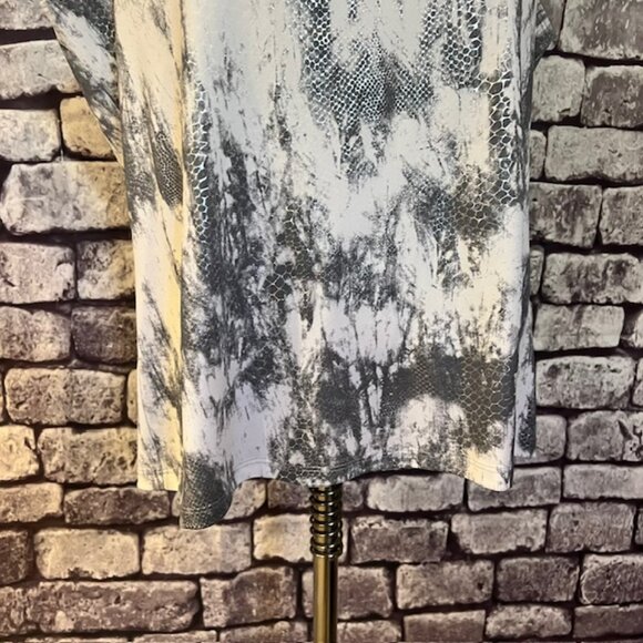 Chico's NWT Gray, Silver & White Tank Size XL - Picture 3 of 9